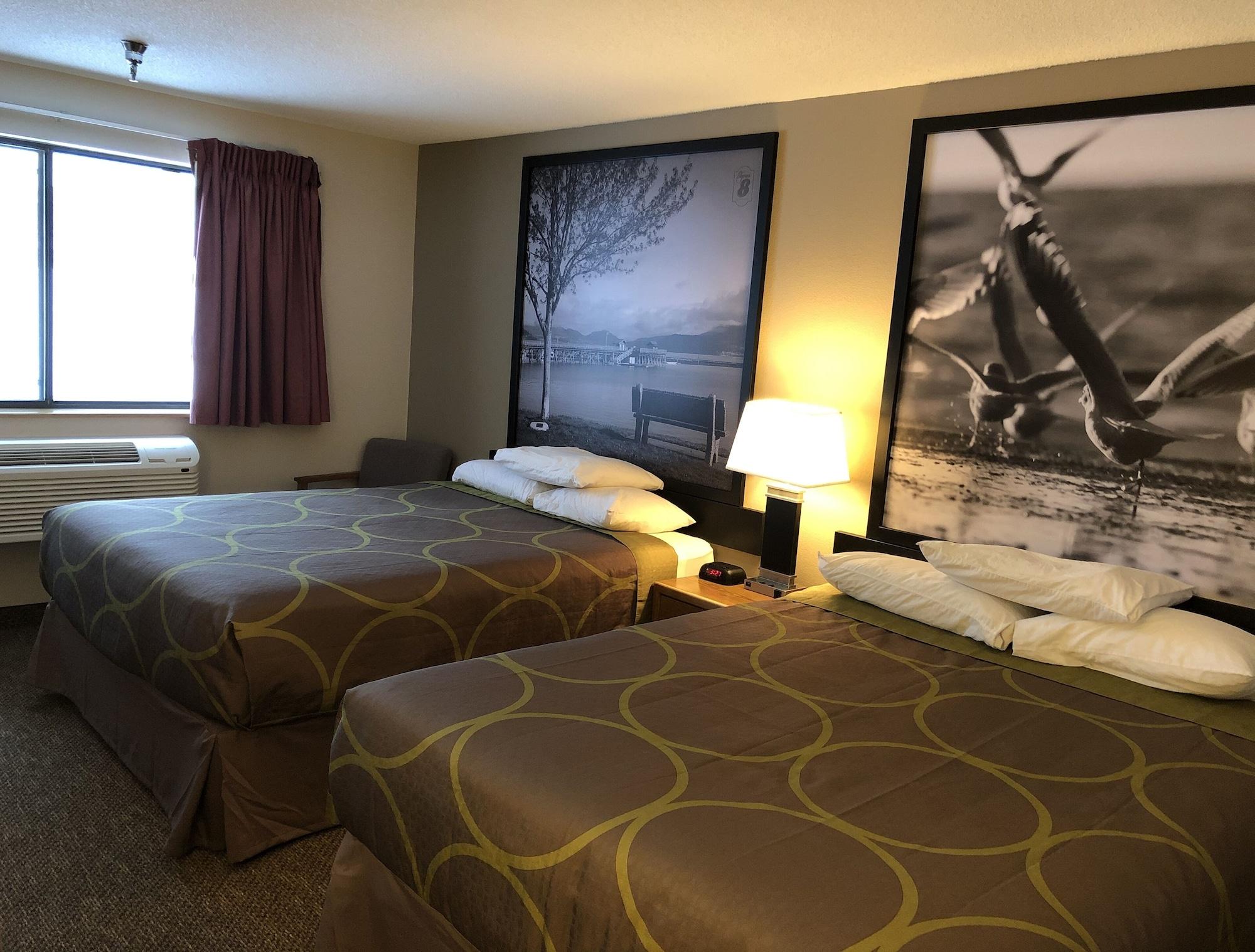 Super 8 By Wyndham Salmon Arm Hotel Kültér fotó