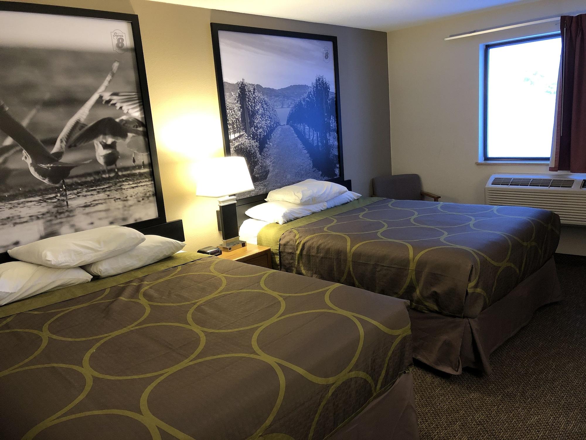 Super 8 By Wyndham Salmon Arm Hotel Kültér fotó