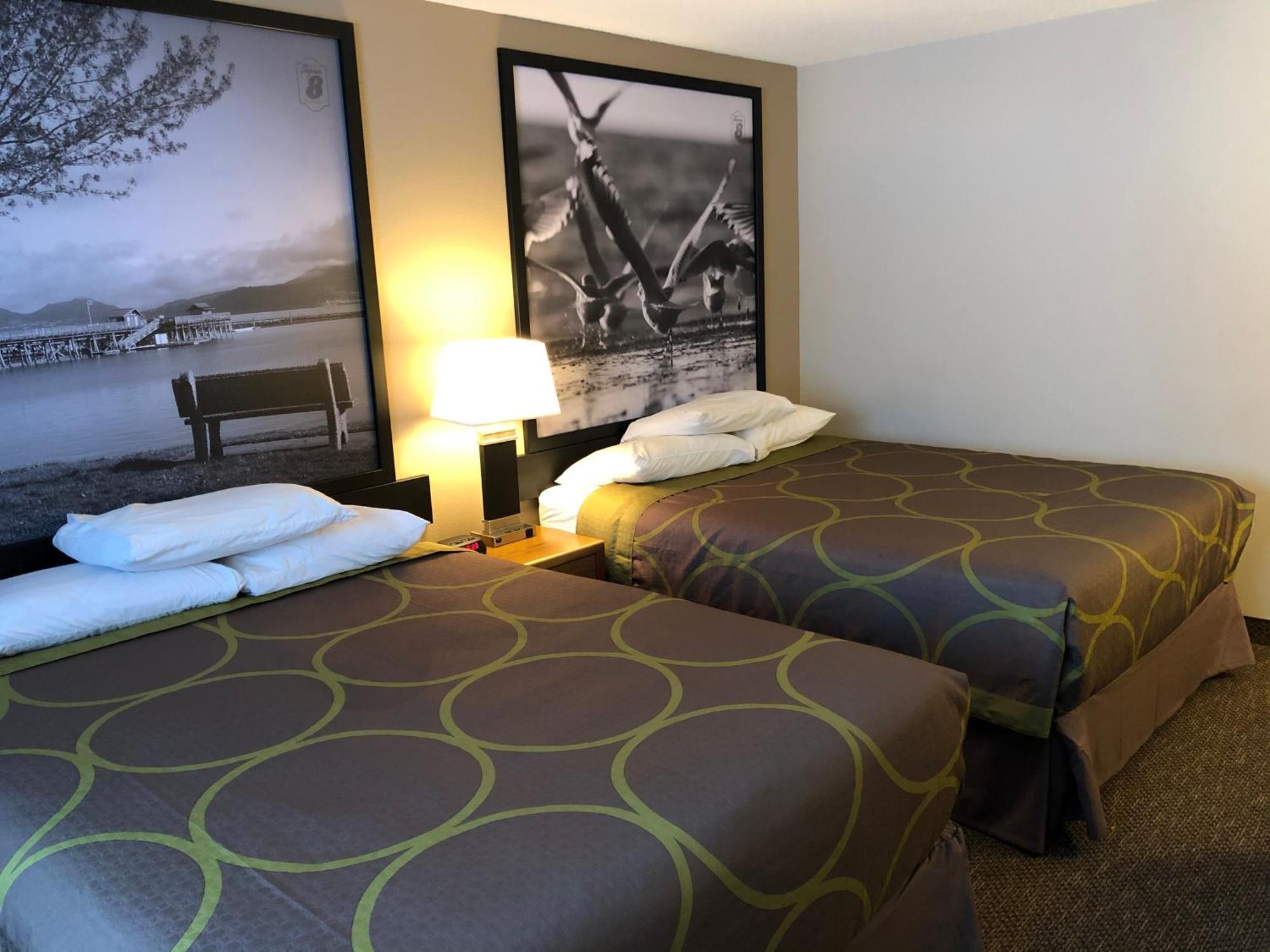 Super 8 By Wyndham Salmon Arm Hotel Kültér fotó