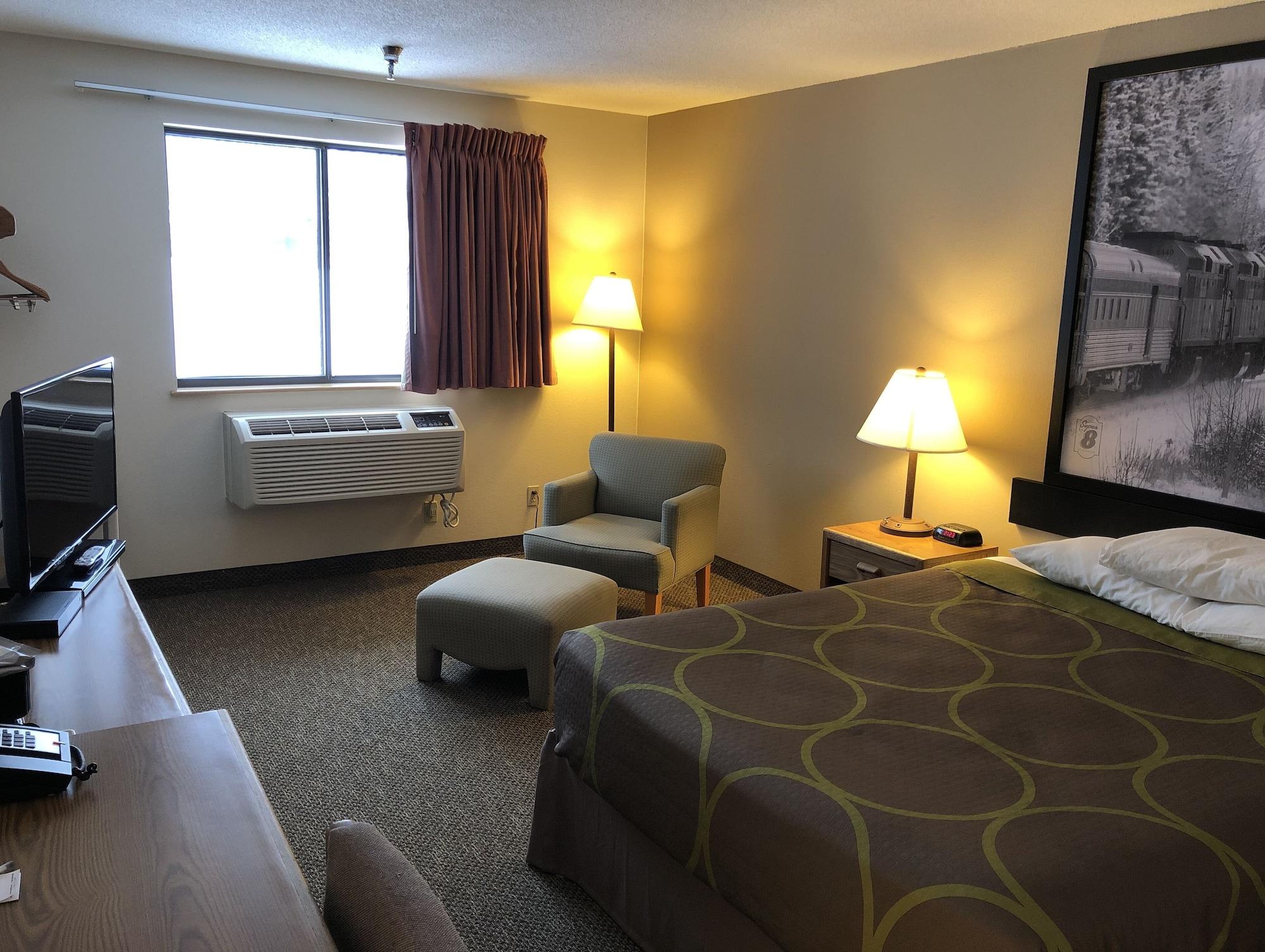 Super 8 By Wyndham Salmon Arm Hotel Kültér fotó