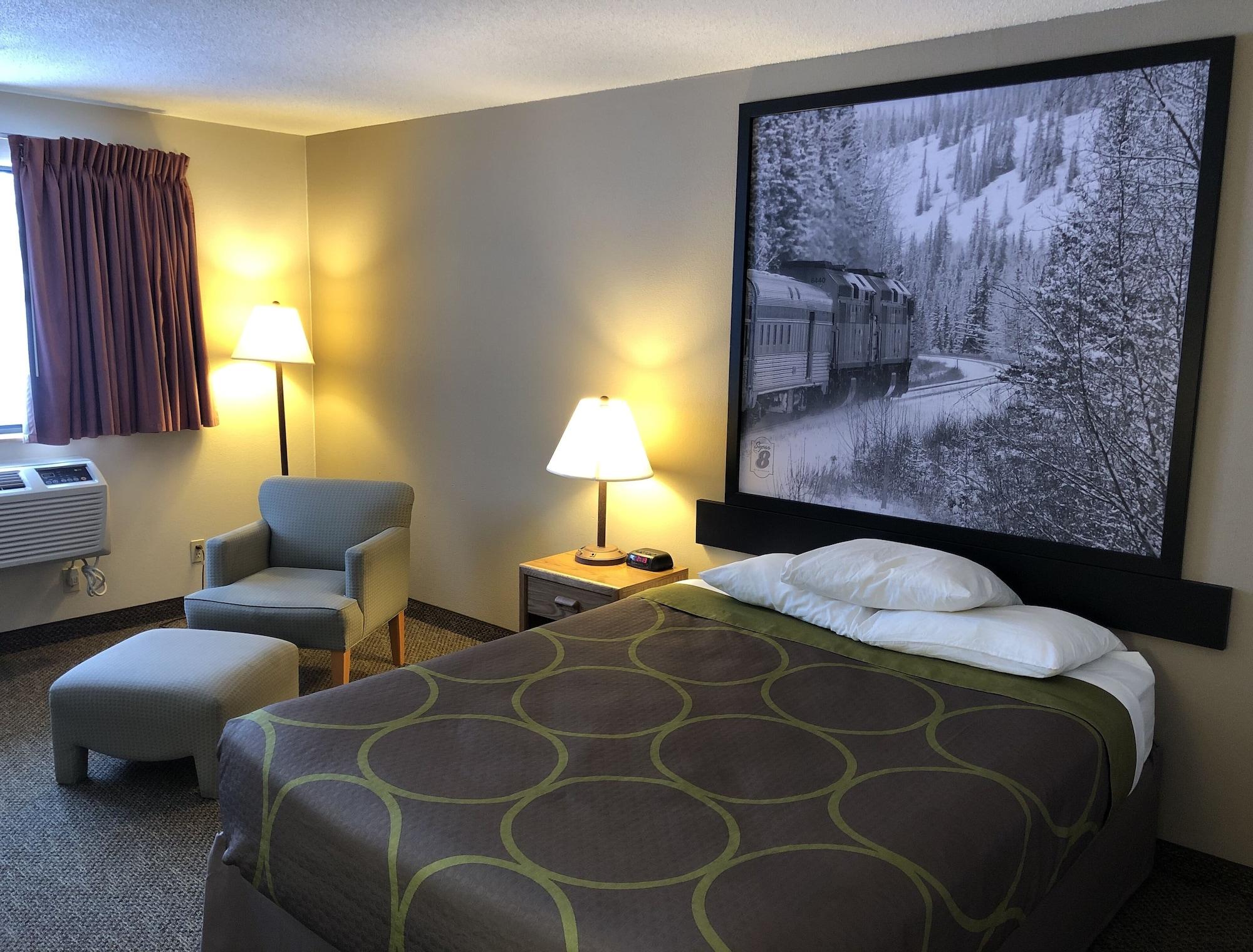Super 8 By Wyndham Salmon Arm Hotel Kültér fotó
