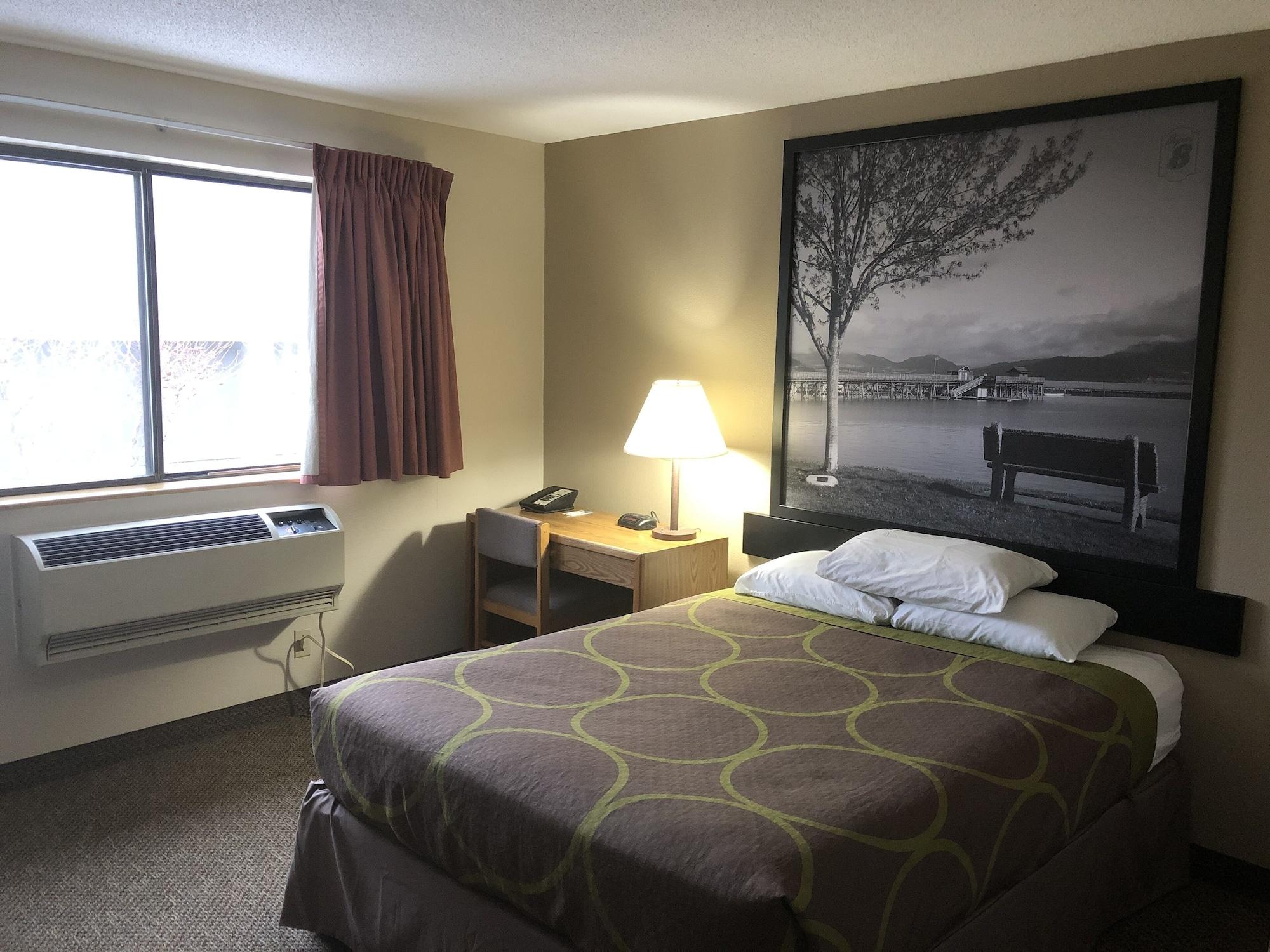 Super 8 By Wyndham Salmon Arm Hotel Kültér fotó