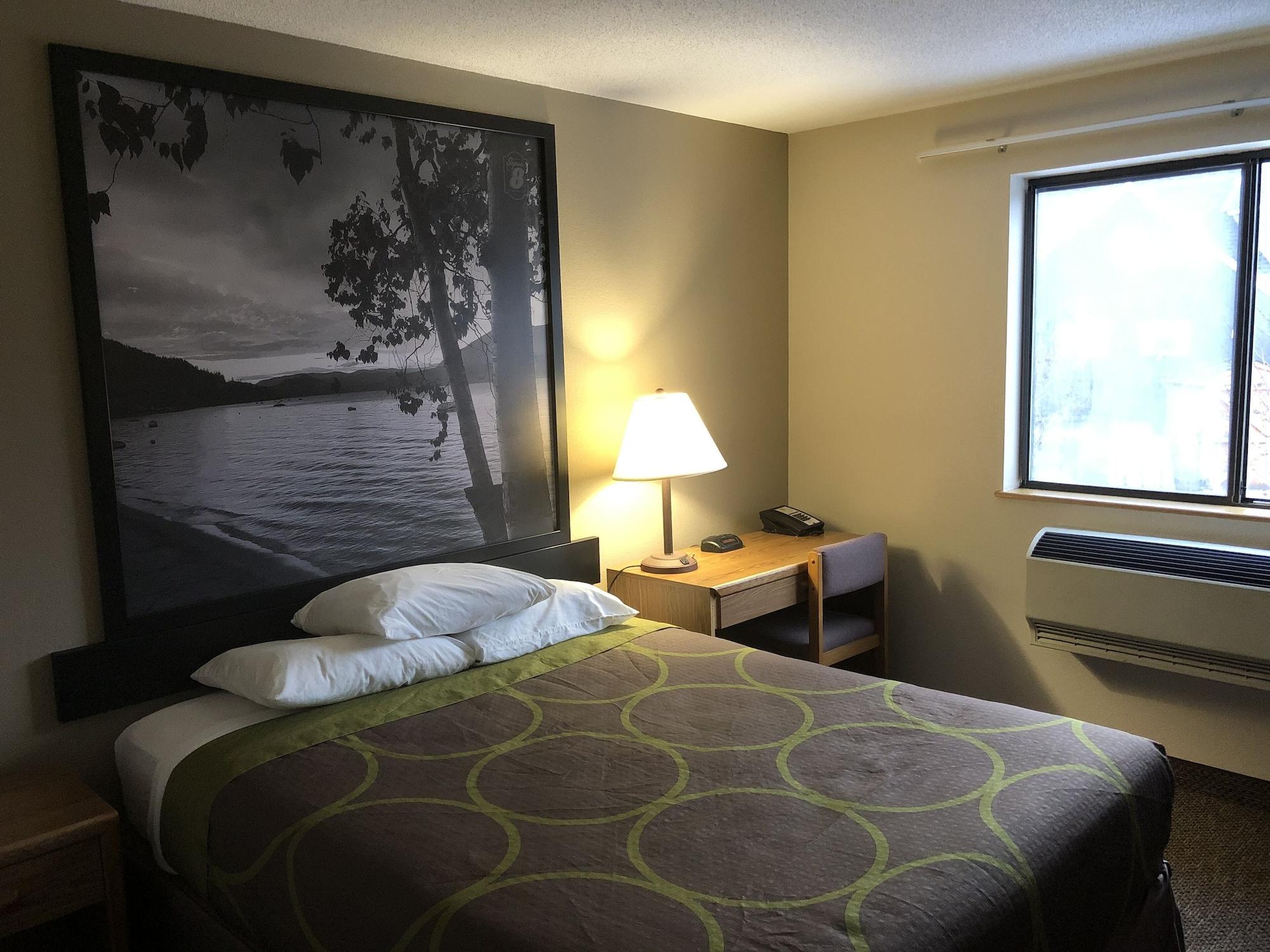 Super 8 By Wyndham Salmon Arm Hotel Kültér fotó