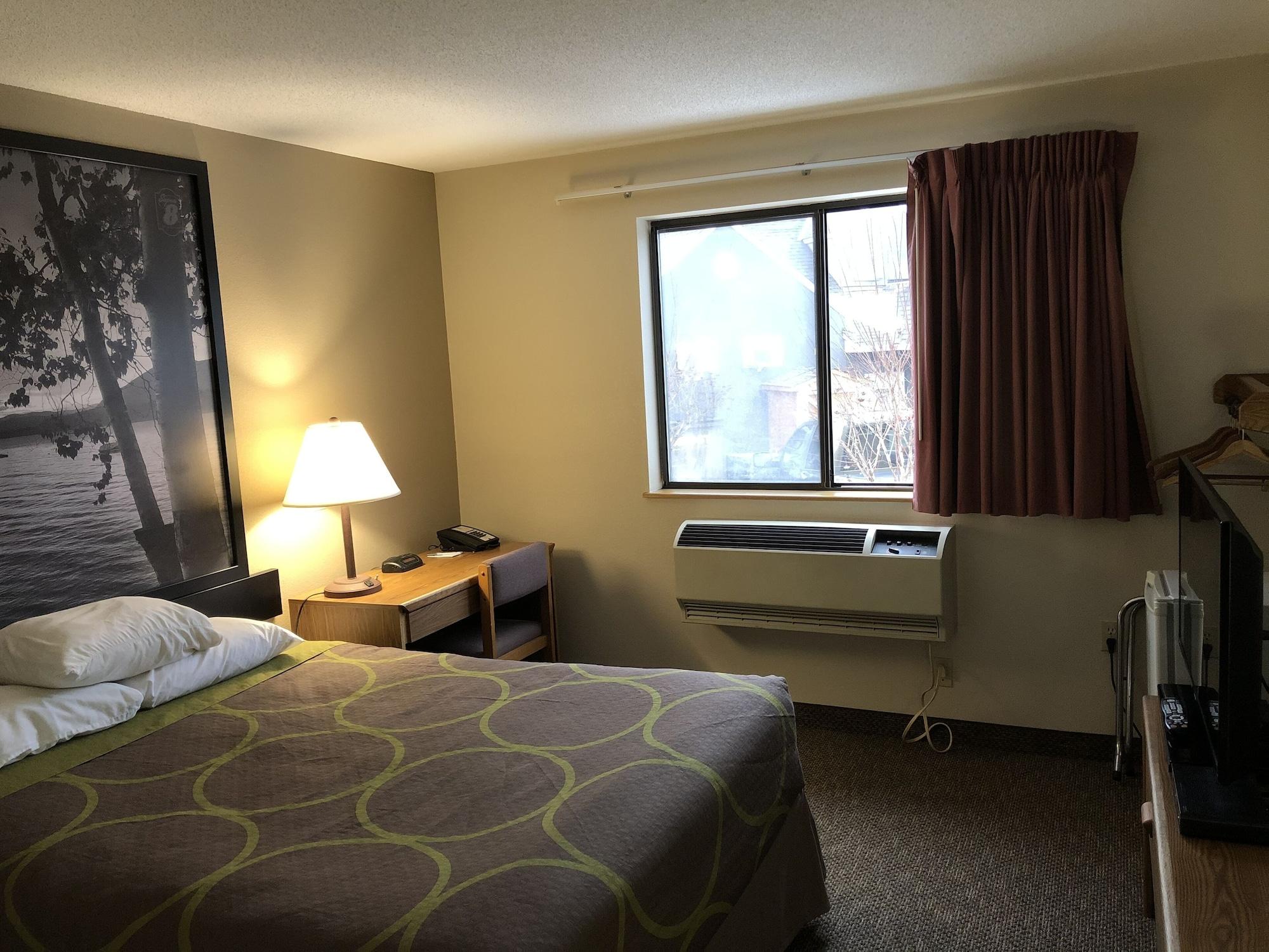 Super 8 By Wyndham Salmon Arm Hotel Kültér fotó