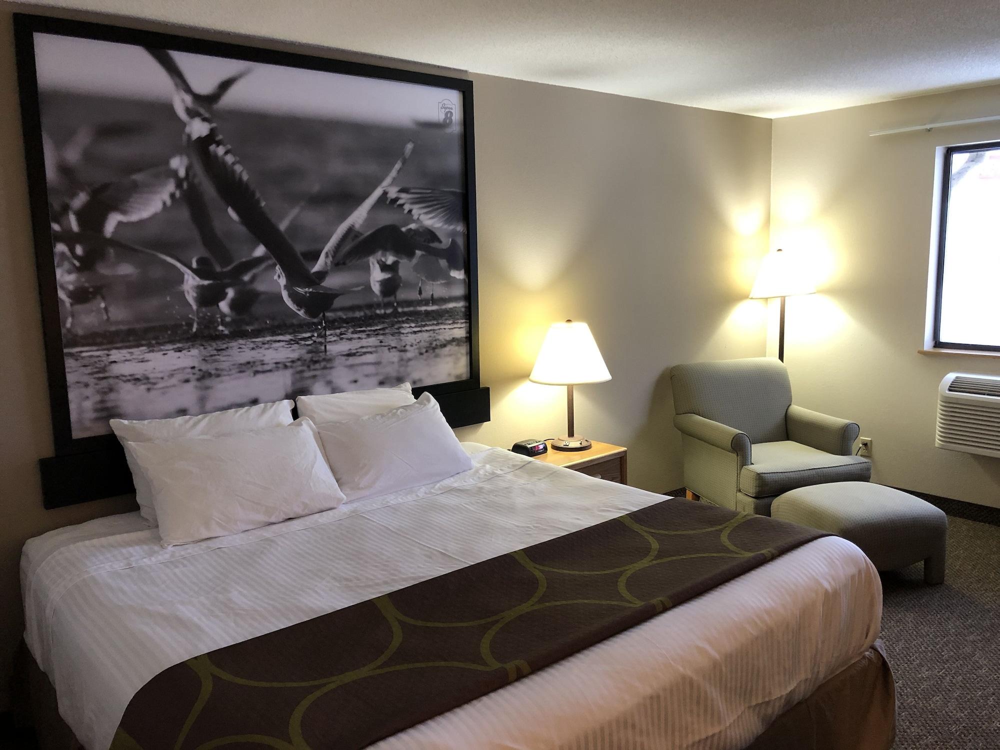 Super 8 By Wyndham Salmon Arm Hotel Kültér fotó