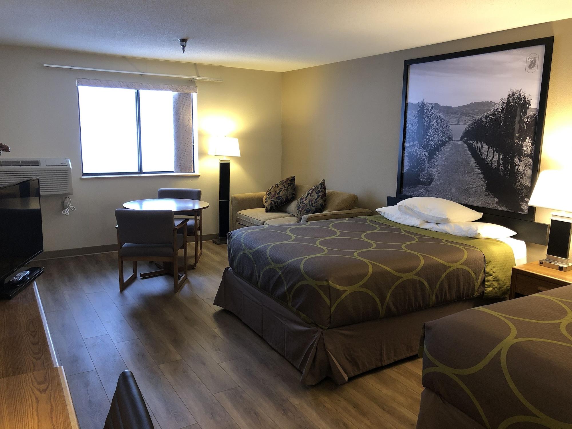 Super 8 By Wyndham Salmon Arm Hotel Kültér fotó