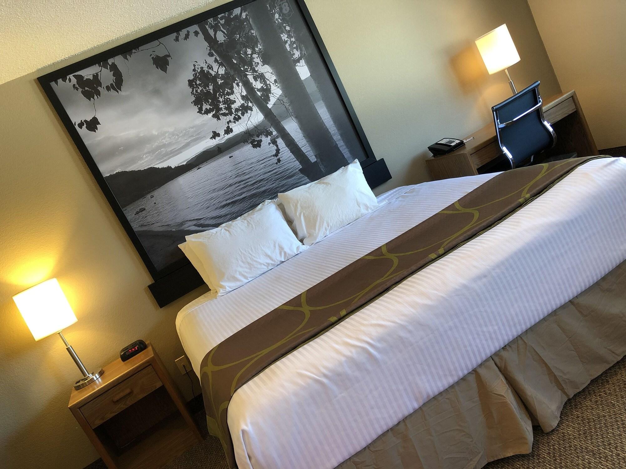 Super 8 By Wyndham Salmon Arm Hotel Kültér fotó
