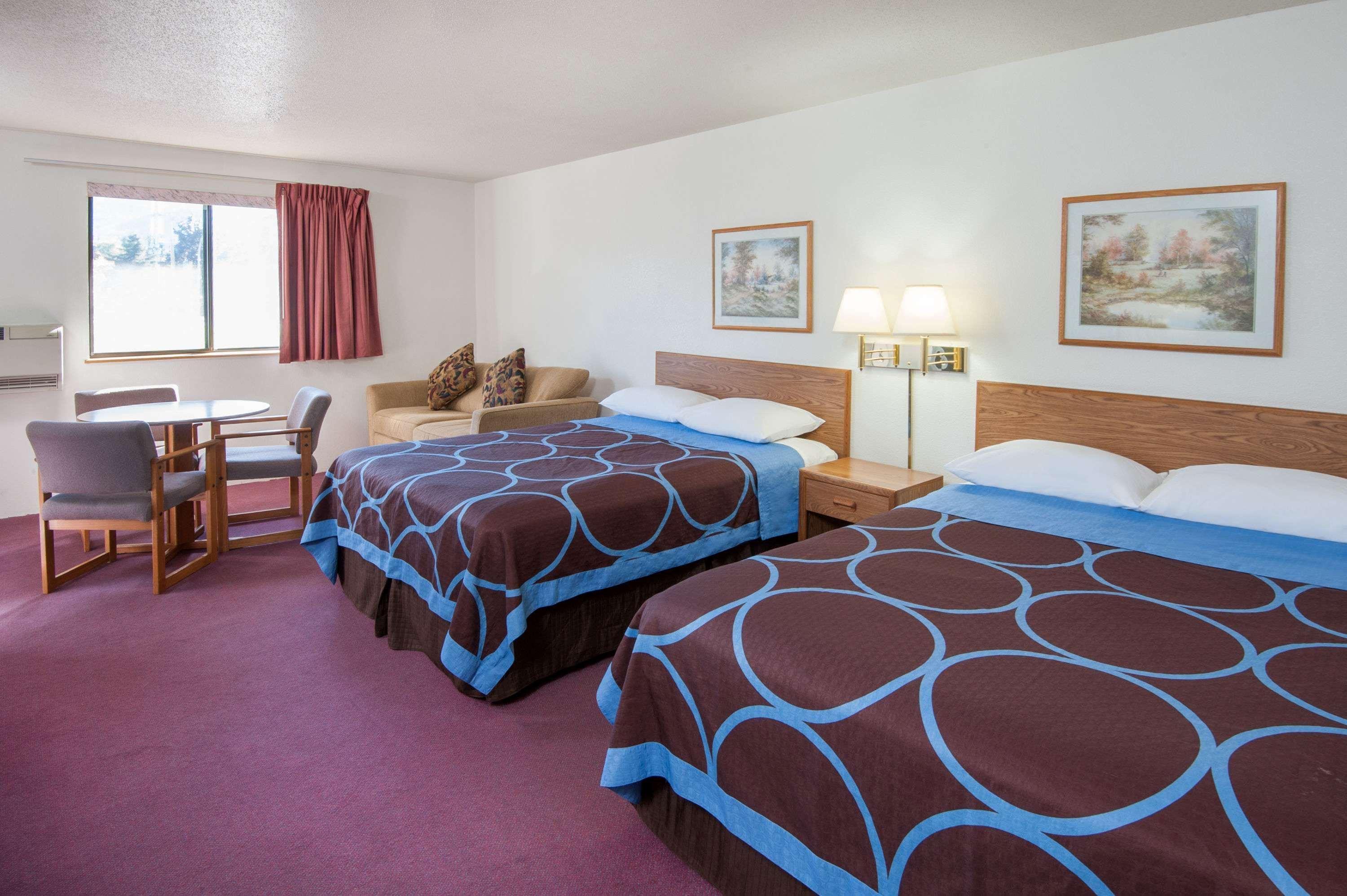 Super 8 By Wyndham Salmon Arm Hotel Kültér fotó