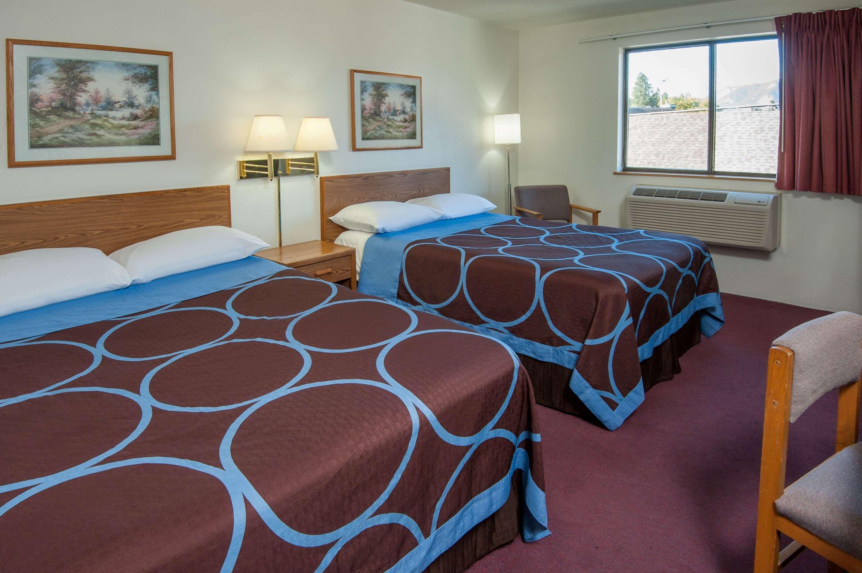 Super 8 By Wyndham Salmon Arm Hotel Kültér fotó