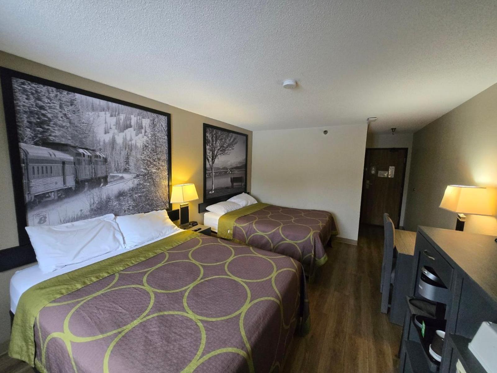 Super 8 By Wyndham Salmon Arm Hotel Kültér fotó