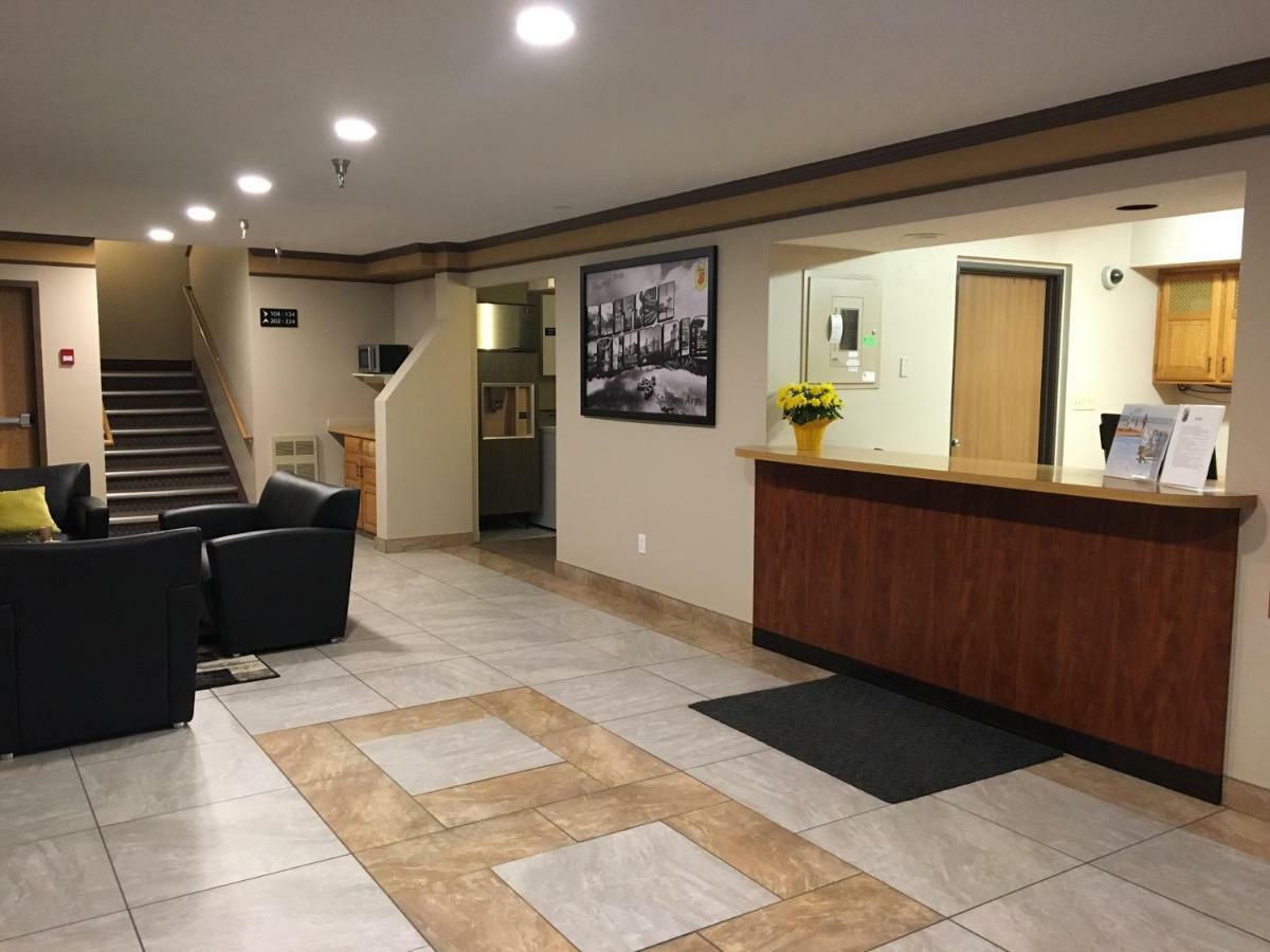 Super 8 By Wyndham Salmon Arm Hotel Kültér fotó